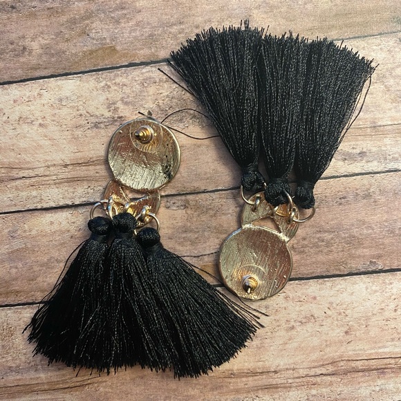 Black tassel earrings - Picture 3 of 3